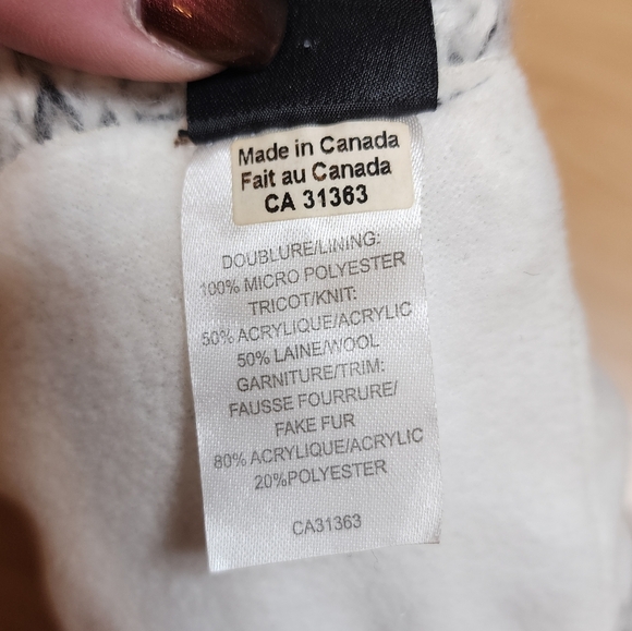 Barney's New York Wool Blend Grey Knit Beanie Faux Fur Large Red Pom Pom - Picture 5 of 11